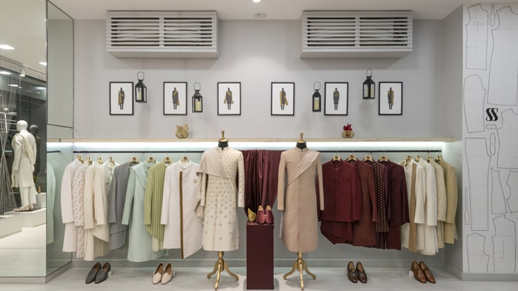 Retail industry adopts pivot strategy to bring in enhanced visual  merchandising techniques | Apparel Resources