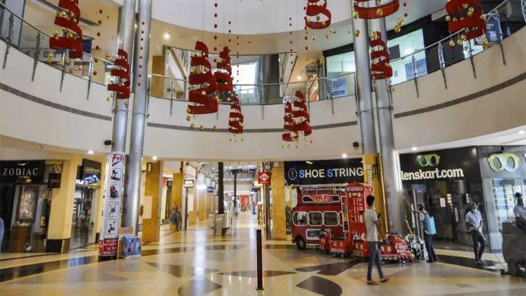 Mall operators urge retailers to postpone end-of-season sales | Apparel Industry News