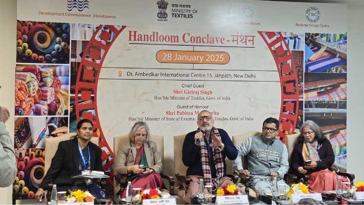Handlooms to target 'premium' section, says Minister of Textiles at Delhi conclave | Textile News