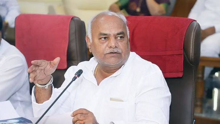 Karnataka Minister Shivanand Patil reviews plans for Textile Park in Hosadurga | Textile Manufacturing News